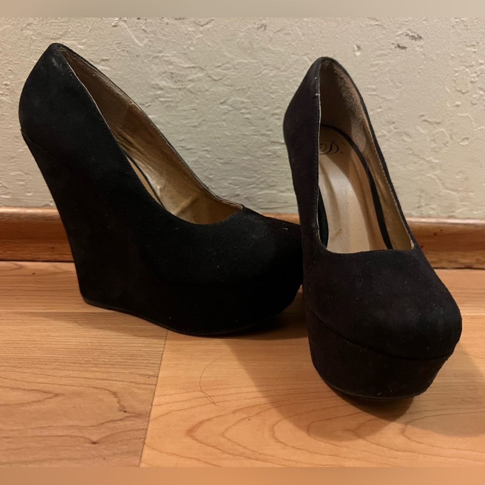 Well worn Womens wedges